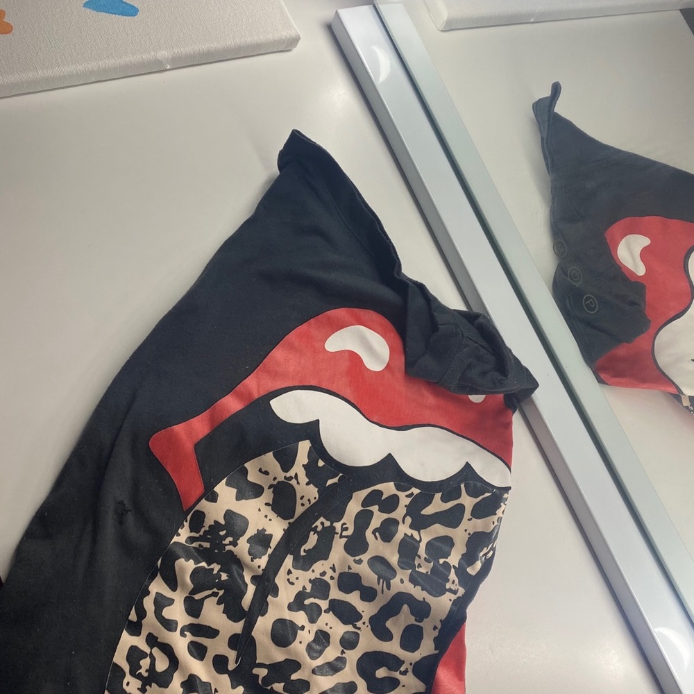 Tongue T-shirt